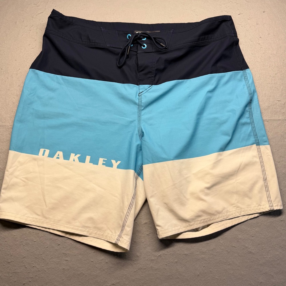 Oakley Board Shorts Mens 34 Blue Colorblock Performance Fit Swim Trunks Pockets